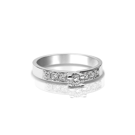 Elegant 18K White Gold Flanders Cut Diamond Ring